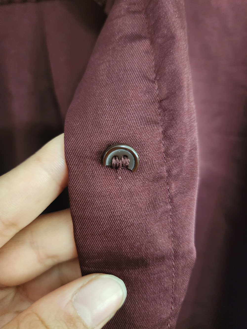 H&M Long-Sleeve Button-Down Shirt in Burgundy- Medium - Picture 5 of 9